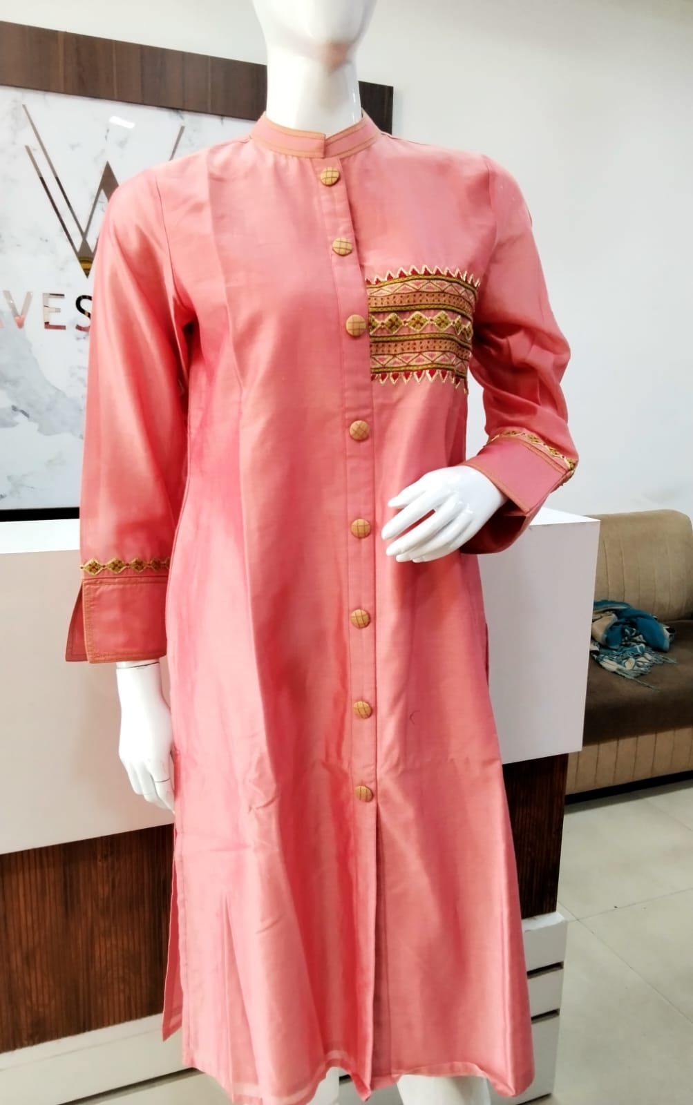Mandarin Embroidered Straight Kurta