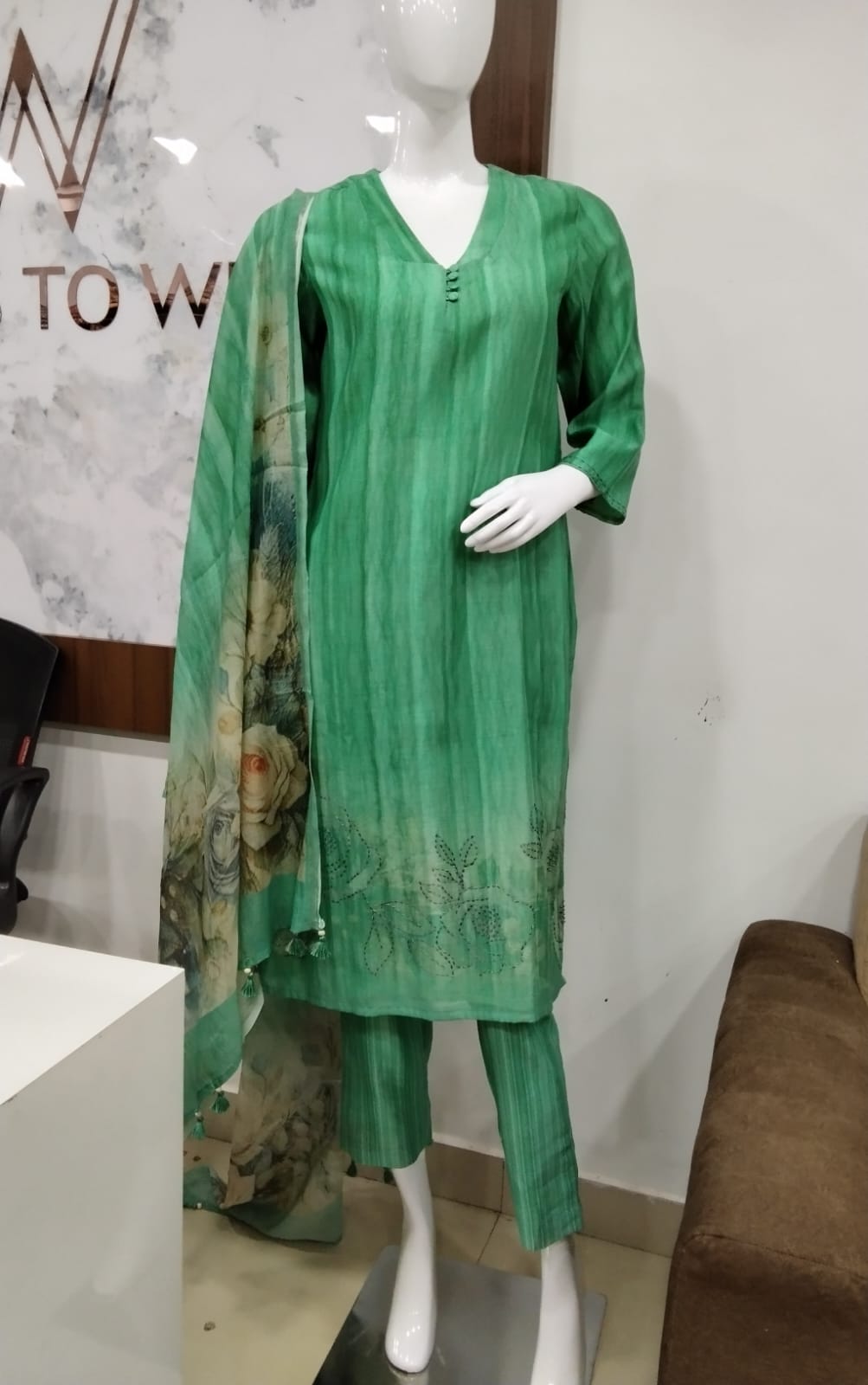 Hand-Embroidered Mull Chanderi with a Blooming Floral Dupatta