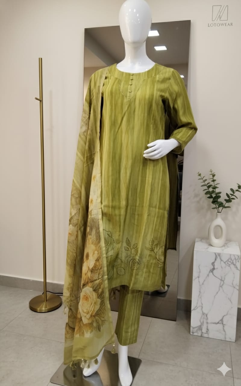Hand-Embroidered Mull Chanderi with a Blooming Floral Dupatta