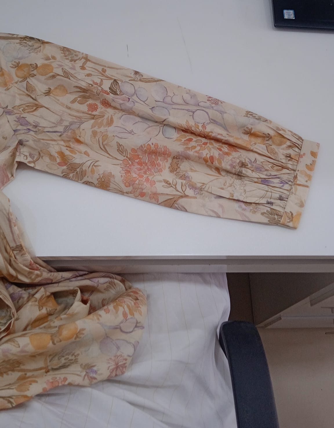 Beige Floral Print Cotton Kurta with Balloon Sleeves