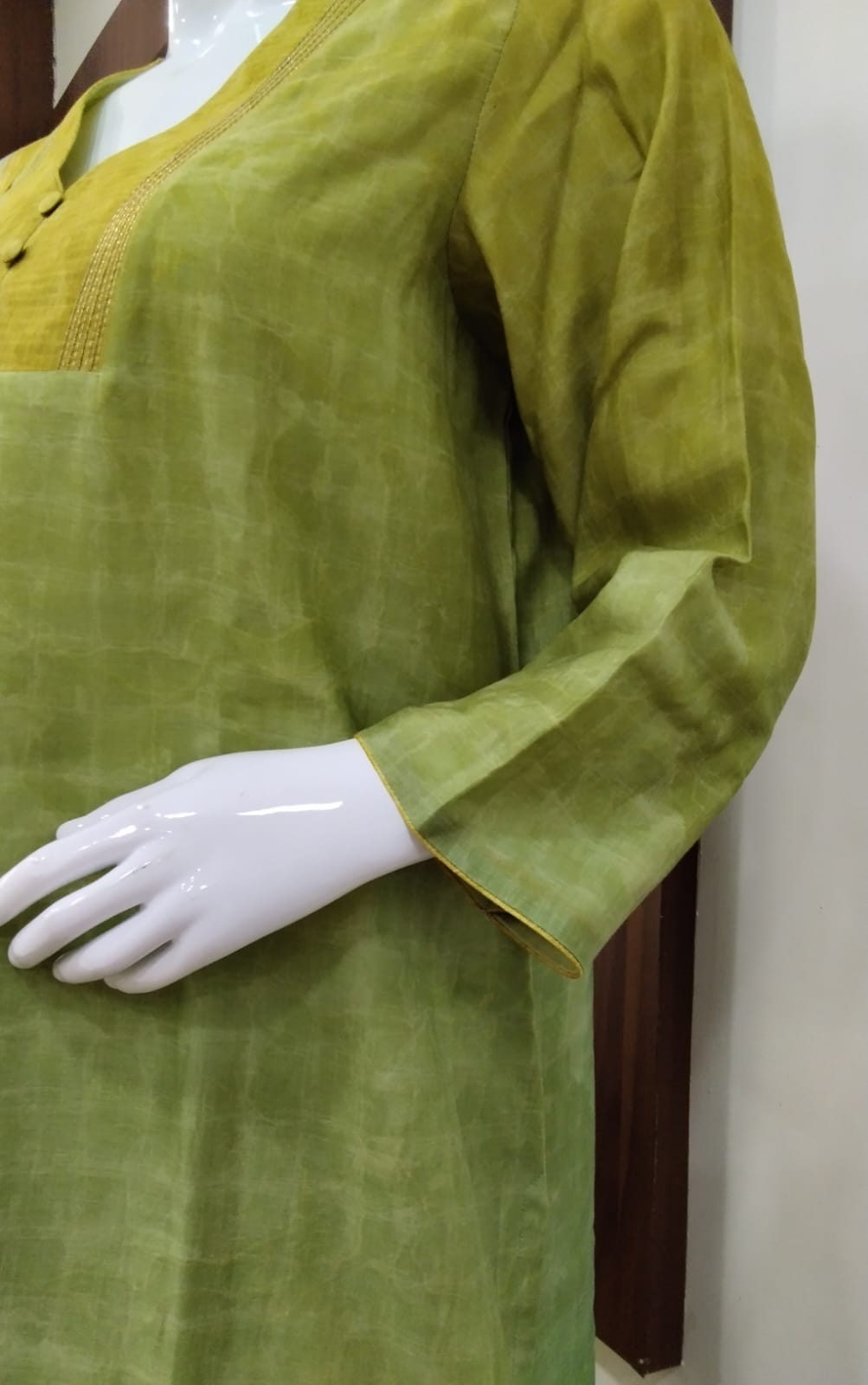 Olive & Sage Green Textured Silk-Blend Kurta Set with Floral Printed Organza Dupatta